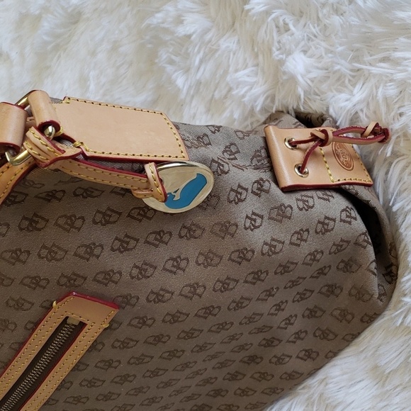 Dooney & Bourke Shoulder Bag K8354400 - Picture 3 of 14